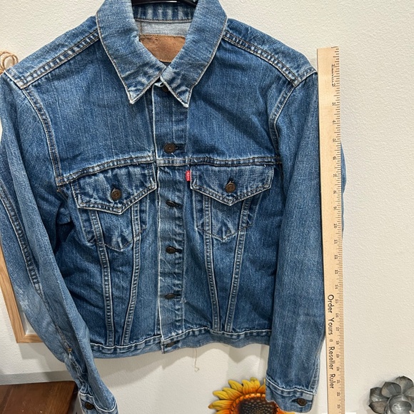 Women's Vintage Levi's Denim Jacket, Size 30 (Small) - Picture 6 of 6